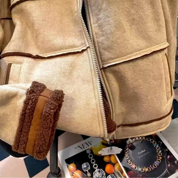 Vintage-Style Sherpa-Lined Coat - Picture 4 of 4